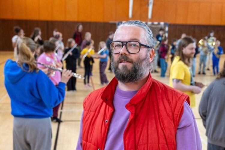 Hundreds of children in a musical performance
