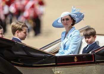 Booed at Katrína and the children in a parade