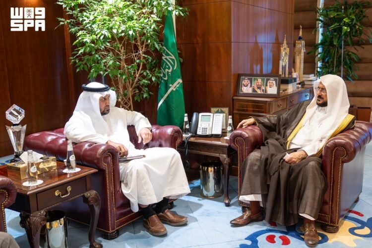 Al-Riyadh newspaper | The Minister of Islamic Affairs receives the Ambassador of the Republic of Mauritius to the Kingdom