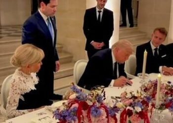 CNN: Trump signed the Iran-US agreement in the Palace of Versailles, France