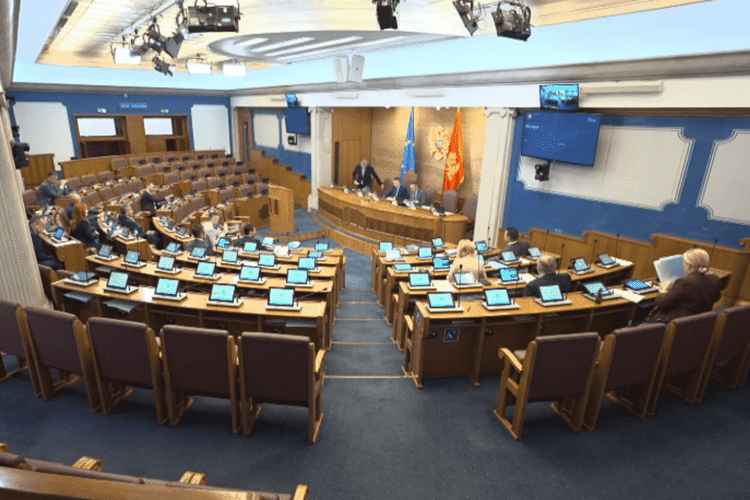Montenegrin plovidba has not been shut down, but is in the process of shutting down