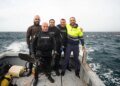 The frogs, the group of ‘cowboys’ of the sea who swim among fish weighing hundreds of kilos to get the best almadraba bluefin tuna