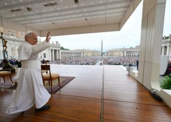 Pope: ‘Keep beautiful witness of Corpus Christi processions alive’