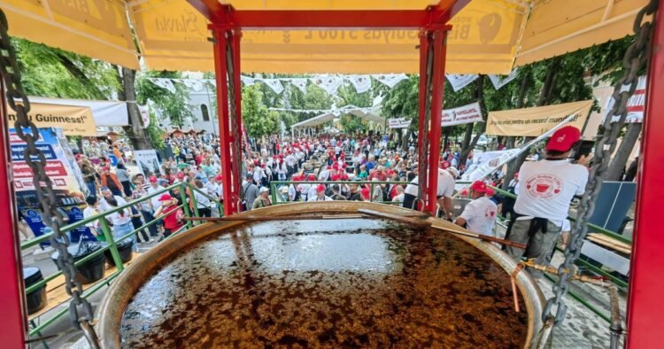 At Salonta, the largest cauldron of bison goulash in the world was prepared. Almost a ton of meat was used