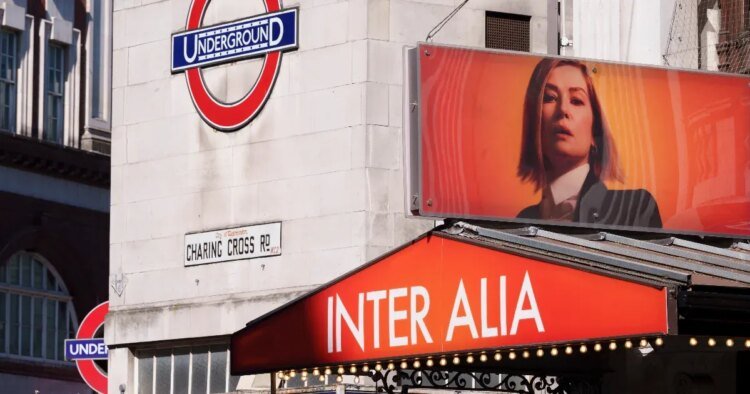 Character: Rosamund Pike freaked out by a viewer on the phone in the West End