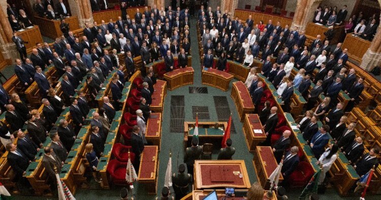 Telex: Parliament will also elect the members of four investigative committees on Monday
