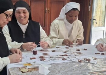 Rosaries made by cloistered nuns to accompany Pope in Spain