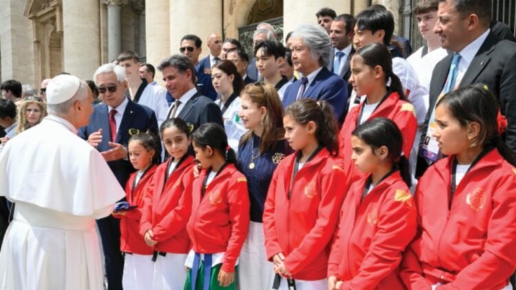 General audience – The story – The seven Syrian girls