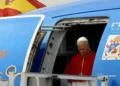 The Pope gets wet and responds: "Real Madrid or Barça?"
