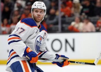 Oilers’ superstar captain Connor McDavid wins 5th Ted Lindsay Award, tying Gretzky