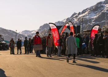 Alpine runners in Sisimiut demonstrate