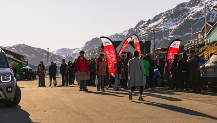 Alpine runners in Sisimiut demonstrate