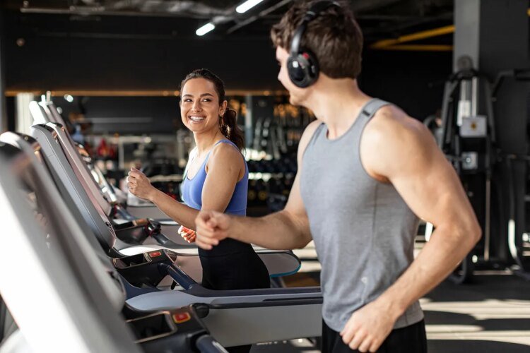 Neither running nor walking on the flat: the option that burns the most calories