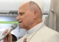 The apostolic journey of Leo XIV to Spain – Madrid – On the plane the Pope greets the over 80 journalists who accompany him – The Church has a message for everyone