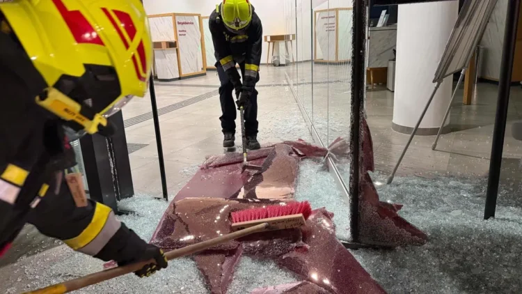 Car crashes into bank branch in Krems – DiePresse.com