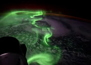 An astronaut shares the shocking video of an aurora australis