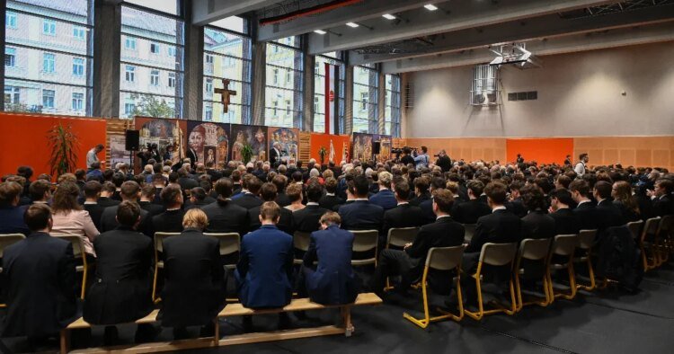 Telex: The prefect slapped the student in the stomach in the Franciscan college in Esztergom, where humiliating punishment is part of the pedagogical toolkit