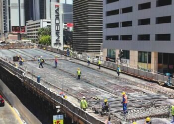90% of the development of the bridge leading to the entrances and exits of Dubai Harbour has been completed