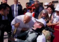 The Pope comes to speak with a young man suffering from laminopathy in Tenerife