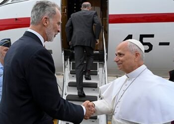 Due to a technical failure on the plane, yesterday evening the Pontiff returned aboard the military Falcon made available by King Felipe VI – The “singular” return of Pope Leo XIV to Rome at the end of the trip to Spain