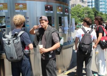 Qingdao draws global visitors with coastal charm, beer delights