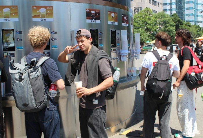 Qingdao draws global visitors with coastal charm, beer delights