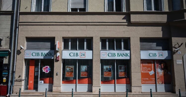 Telex: He became a victim of bank fraud, then he noticed that his bank basically allows transfers of HUF 200 million per day