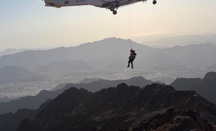 Dubai Police rescues a young man lost in the mountains of Hatta