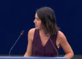Irene Montero imitates Marilyn Monroe and sings ‘happy birthday’ to Trump in the European Parliament