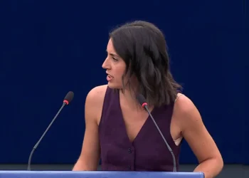 Irene Montero imitates Marilyn Monroe and sings ‘happy birthday’ to Trump in the European Parliament