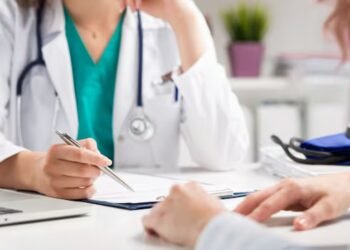 Eligible doctors in Alberta can work in both public, private systems starting this fall
