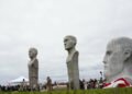 The Queen unveils the last sculpture – the Dodecalith is complete after 20 years