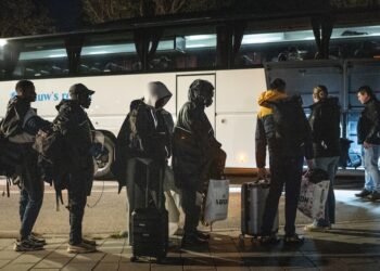 Refugees sleep outside as accommodation crisis worsens