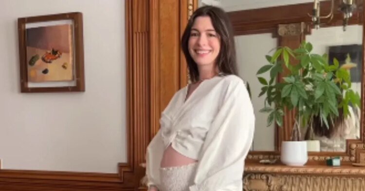 After: Anne Hathaway is expecting a child