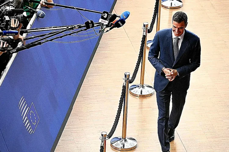 Sánchez endorses Zapatero: "All presidents have received gifts"