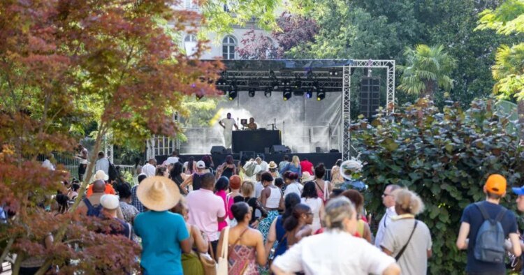 Telex: Alcohol consumption has been banned in several places in France due to the extreme heat