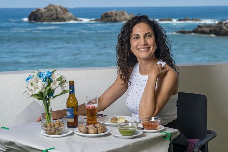The soles of the famous people from the Repsol Guide: Toni Acosta, Antonio Resines, Isabel Coixet, Arde Bogotá choose their favorite bars, beach bars and terraces