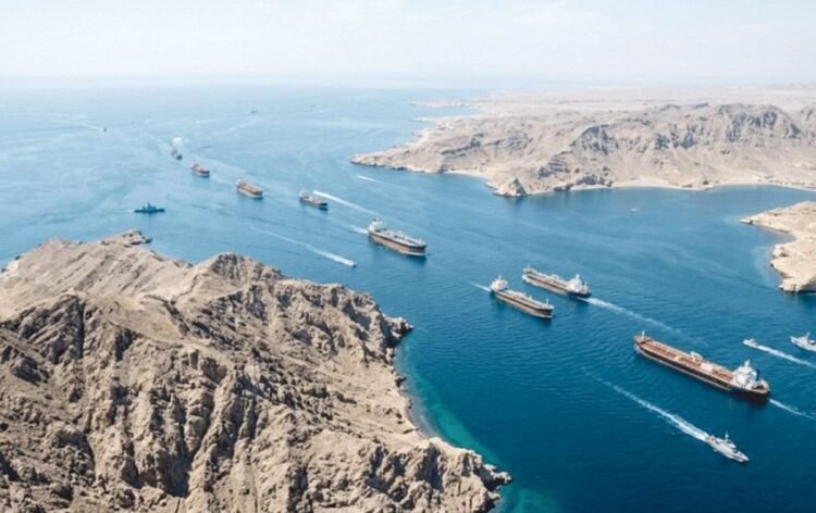 Gulf News | Iran announces the re-closure of the Strait of Hormuz… and the US military denies it
