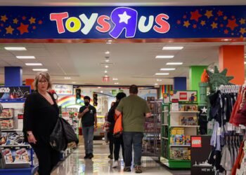 Toys ‘R’ Us Canada gets court approval to split business among 3 buyers