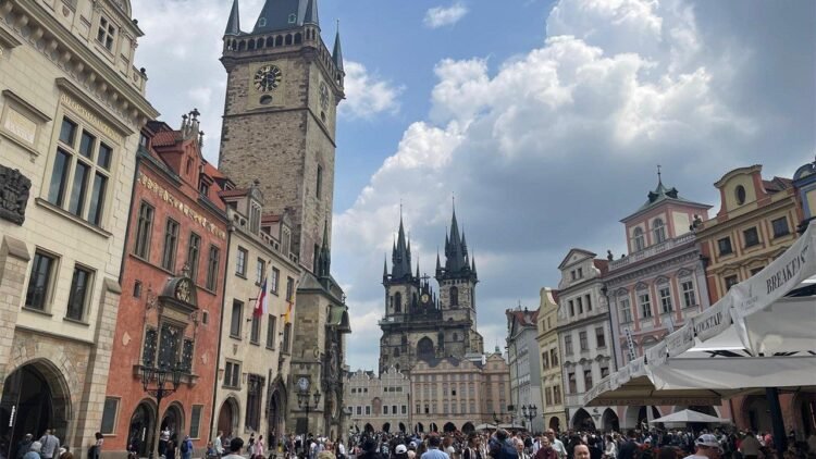 Vatican Radio takes part in European media summit in Prague