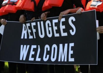 Pope urges nations not to turn away from those seeking protection