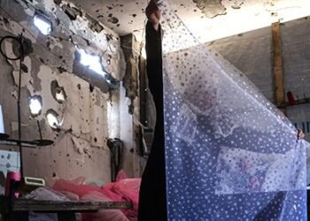 Lights and colors among the rubble of Gaza