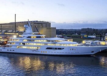 Tilman Joseph Fertitta, the millionaire US ambassador to Italy, sparks controversy in Venice for his luxurious 117-meter yacht worth 450 million
