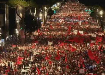The speeches end, the protesters surround the prime minister – Shqip.com