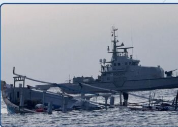 ROP Coast Guard rescues four after commercial vessel begins sinking off Muscat coast