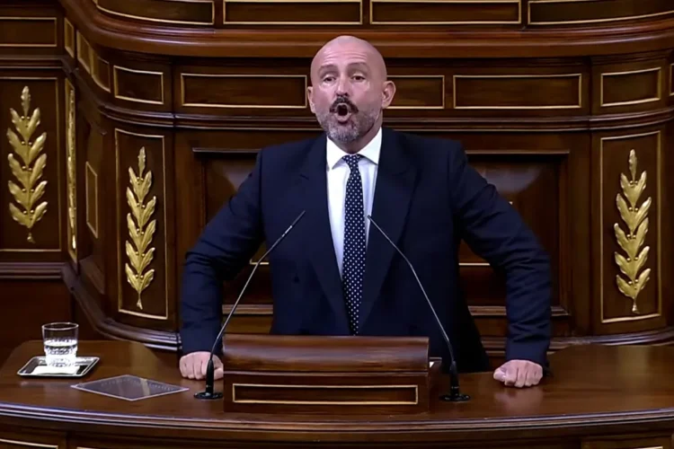 "Yes, I am from the PP and I am a faggot!": Jaime de los Santos points out the "homophobia" of the PSOE