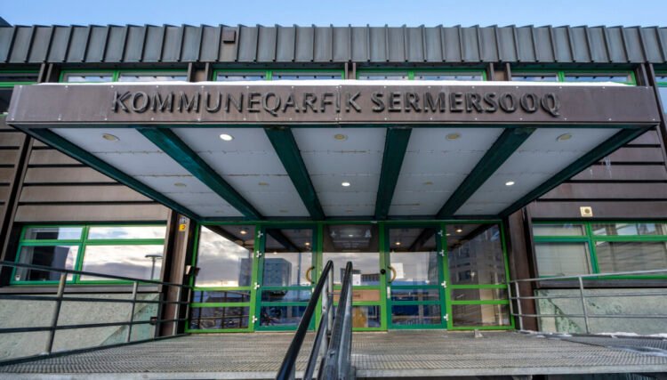 Sermersooq: The phone connections are almost available