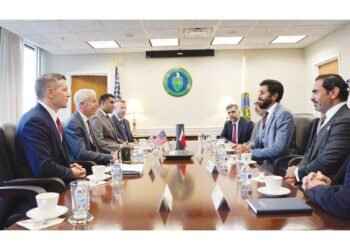 Gulf News | Nasser bin Hamad reviews with the US Secretary of Energy the progress made in the deep gas development project in the Bahrain onshore field