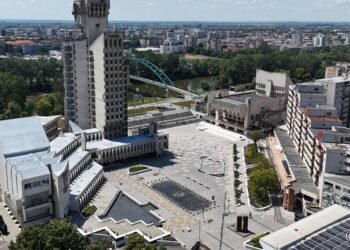 The secrets of the highest administrative building in Romania. Brutalist style palace almost 100 meters high