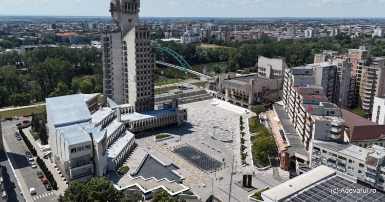 The secrets of the highest administrative building in Romania. Brutalist style palace almost 100 meters high